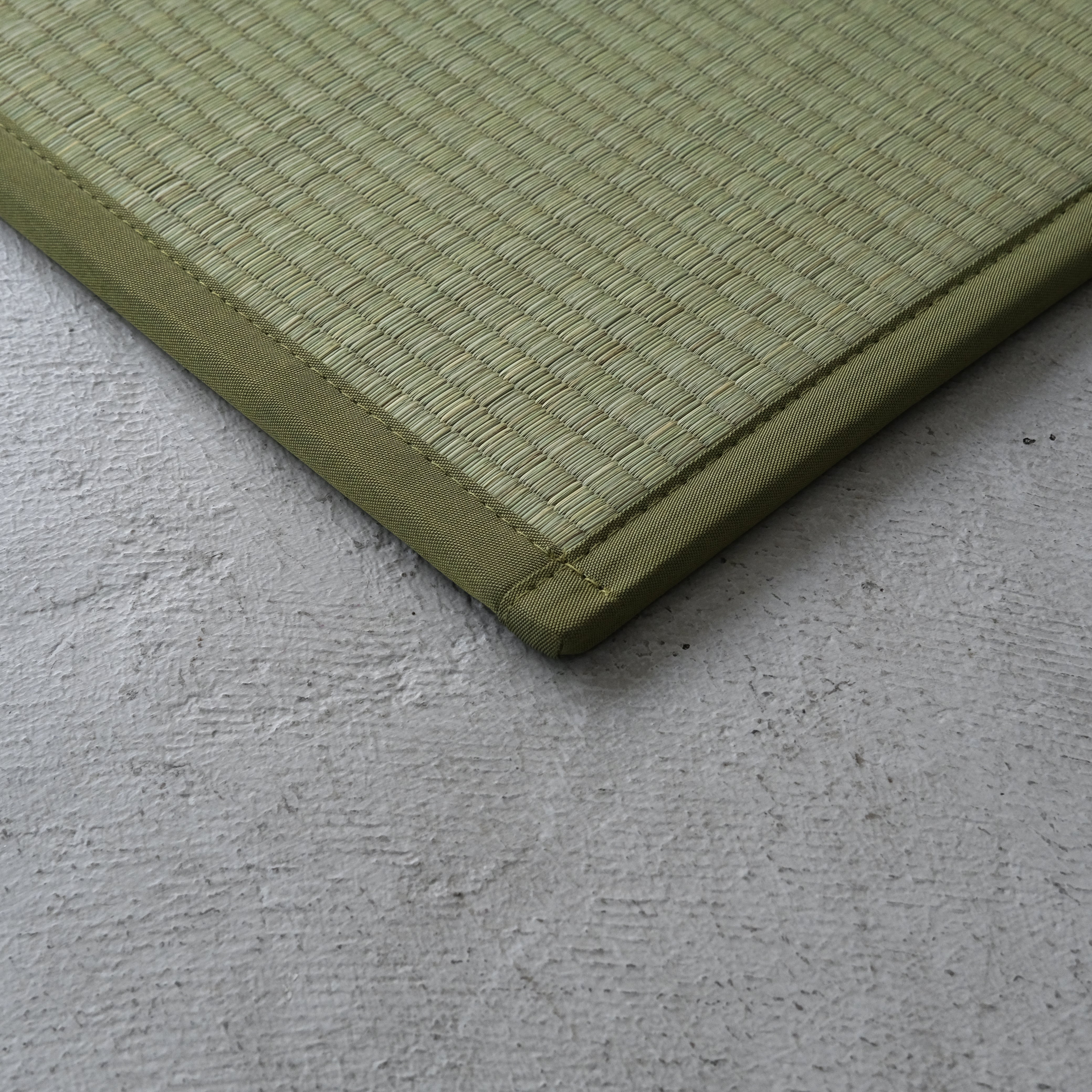 大島屋｜い草二つ折り畳 織姫 天然い草・省スペース収納タイプ – oshimaya