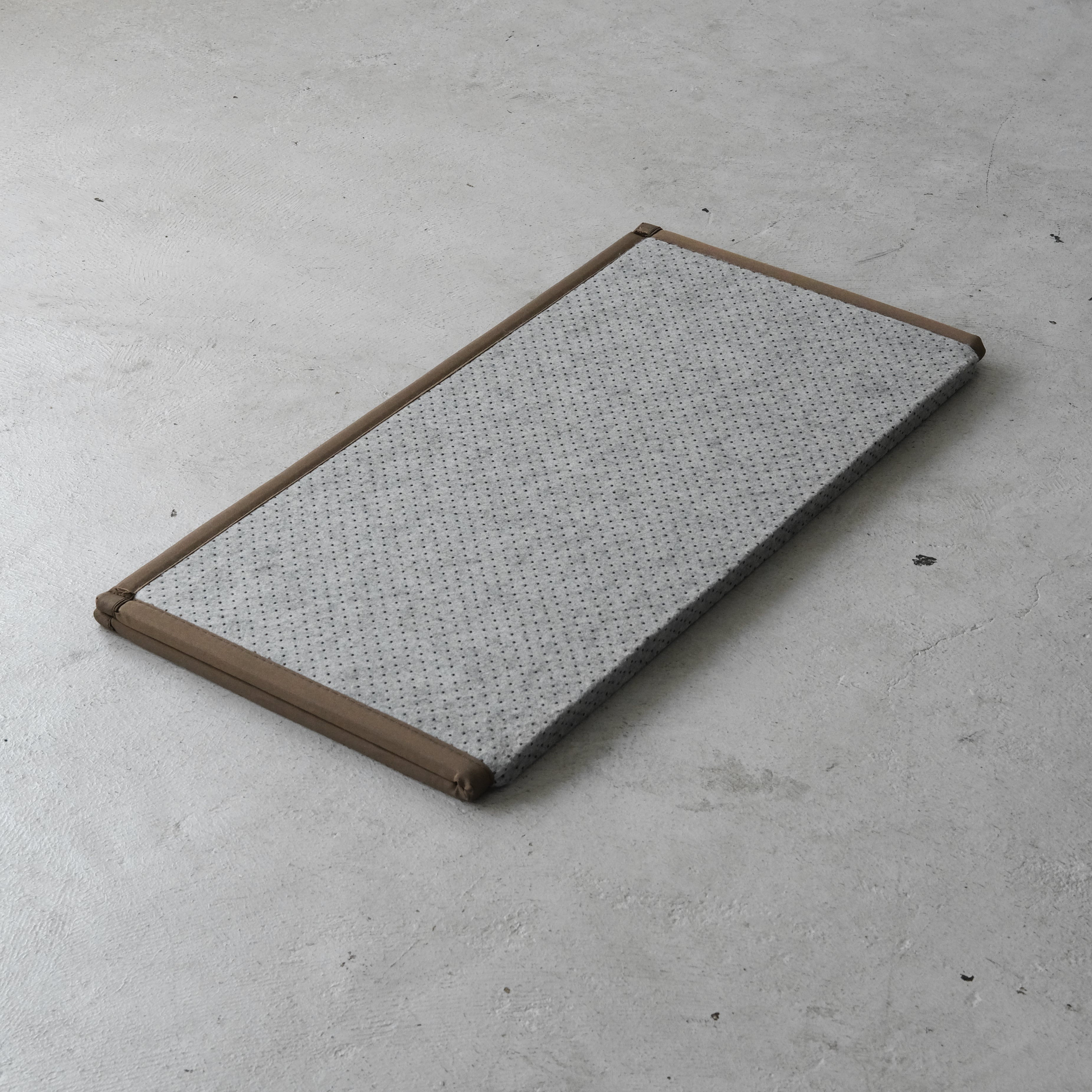 OSHIMAYA｜Orihime Bi-Fold Tatami Mat Natural Igusa – Compact