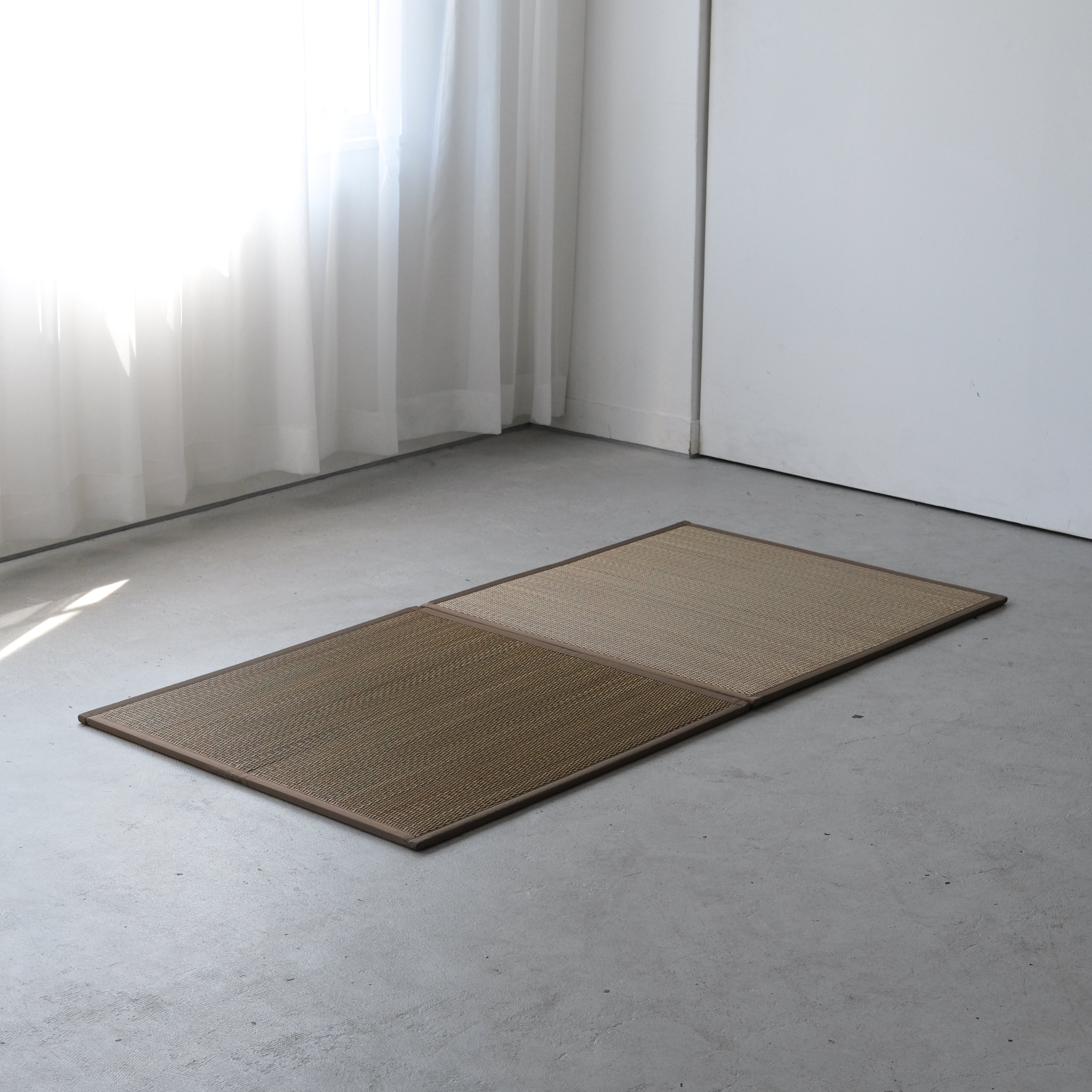 OSHIMAYA｜Orihime Bi-Fold Tatami Mat Natural Igusa – Compact