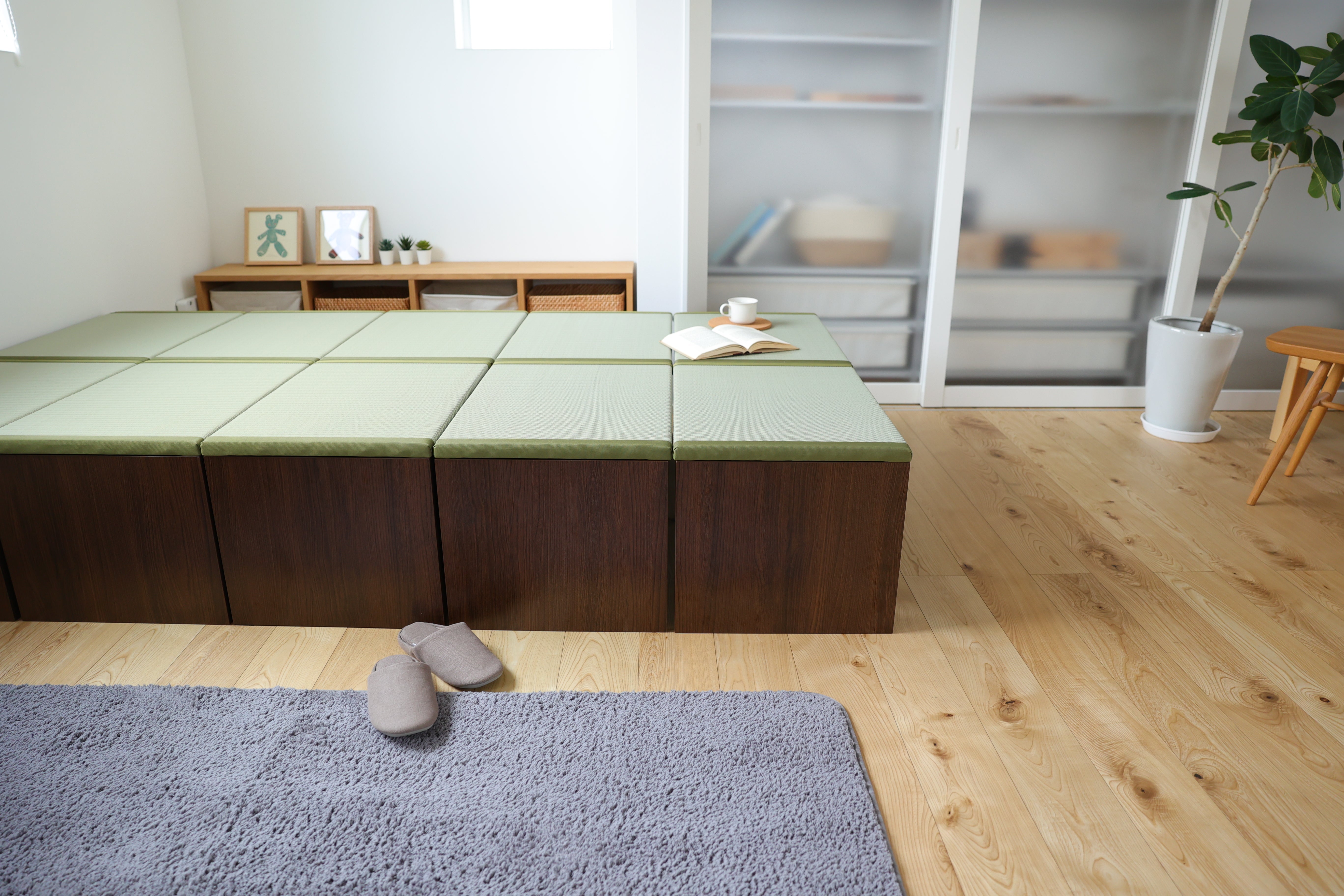 Tatami Bench with Storage (Brown)