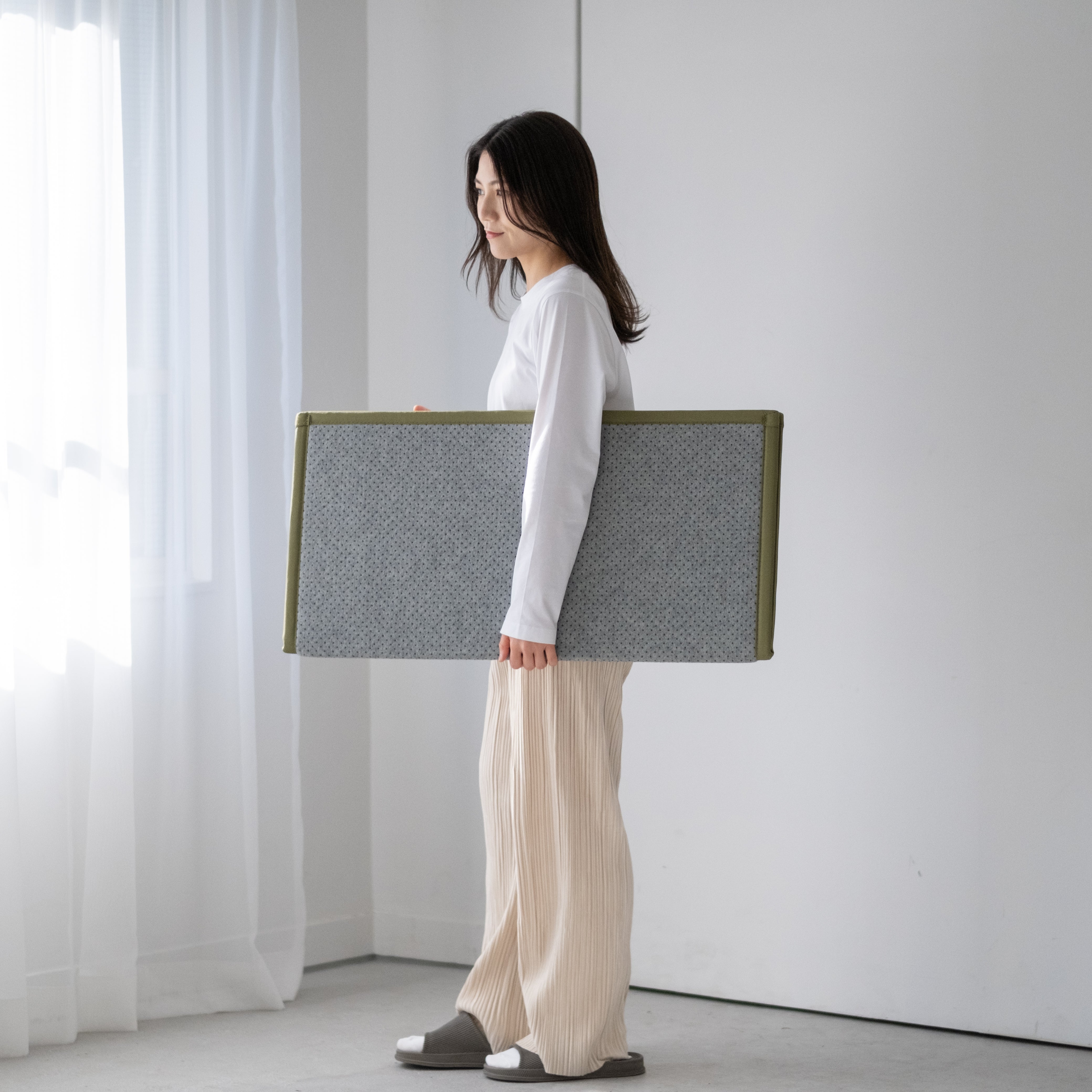 AUTHENTIC LOGO IGUSA MAT 全2種 OSHIMAYA｜Orihime Bi-Fold Tatami Mat Natural Igusa – Compact