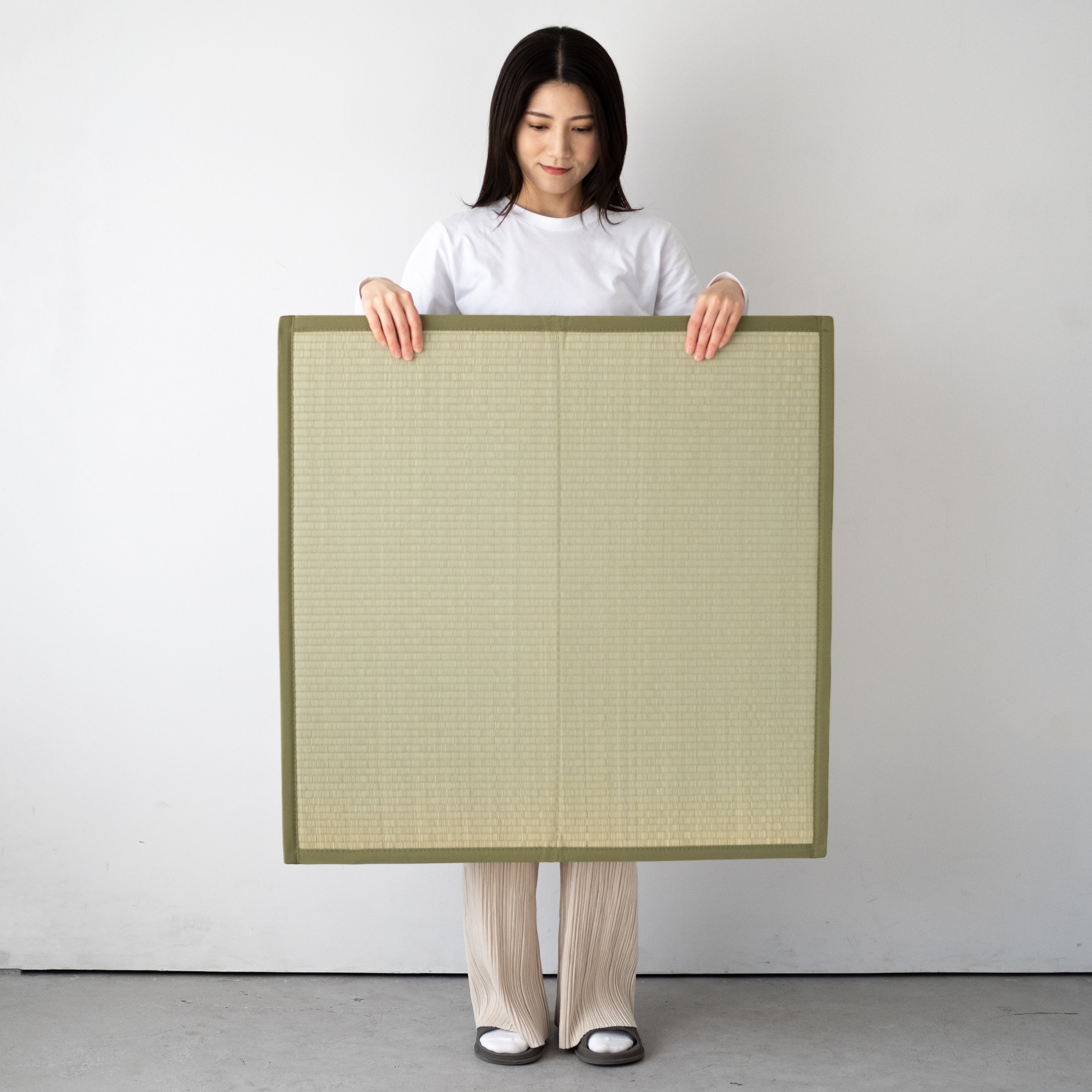 OSHIMAYA｜Orihime Bi-Fold Tatami Mat Natural Igusa – Compact